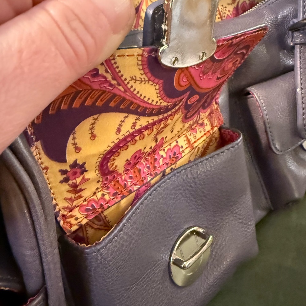 Lavender Leather Handbag by MAXX New York - Picture 4 of 8